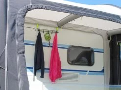 Dometic AccessoryTrack Hanging Rail Garderobestang -Kortingswinkel voor buitenkamperen 377436 377436 images other kampa accessorytrack hanging rail 3 2 ecommerce